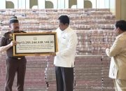 Prabowo Saksikan Penyerahan Rp13 Triliun Uang Korupsi CPO ke Kas Negara