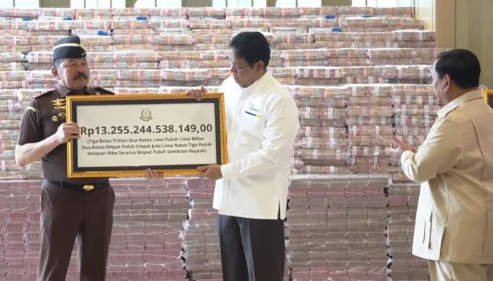 Prabowo Saksikan Penyerahan Rp13 Triliun Uang Korupsi CPO ke Kas Negara