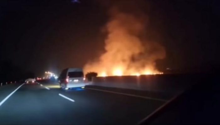 Diduga Meteor Jatuh di Dekat Tol Ciperna, Api Berkobar Hebat Bikin Warga Geger