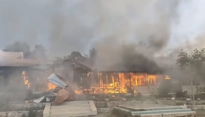 Enam Ruang Kelas SDN 024 Sumber Sari Ludes Terbakar, Petugas Sempat Terkendala Sumber Air