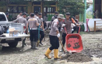 Sekolah Lumpuh Pascabanjir, Brimob Kaltim Langsung Turun Tangan di Aceh
