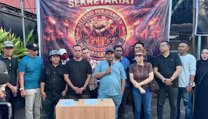 Aksi Besar 21 April: Massa Gaungkan Tuntutan Gulingkan Rudi-Seno