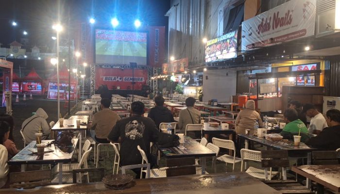 Dit Intelkam Polda Kaltim Gelar Nobar Piala Dunia Kanada vs Bosnia Bersama Masyarakat dan Ojol di Balikpapan