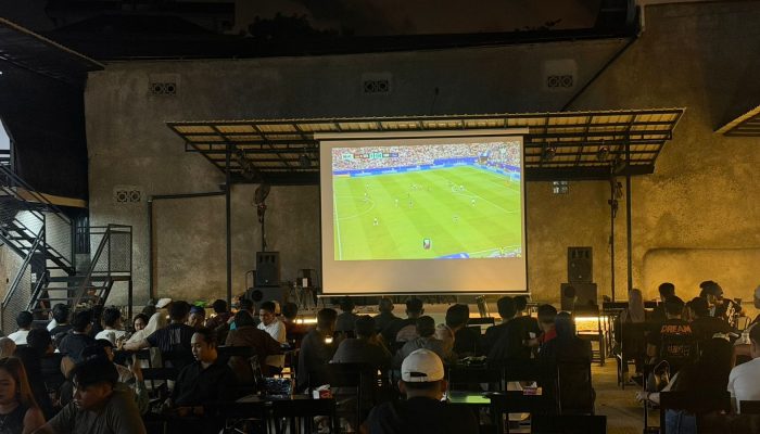 Nobar Jerman vs Curacao, Dit Intelkam Polda Kaltim Bangun Kedekatan dengan Mahasiswa dan Warga