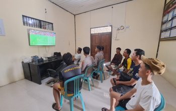 Perkuat Kedekatan dengan Warga, Polsek Muara Ancalong Gelar Nobar Piala Dunia 2026