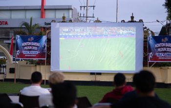 Pererat Kedekatan dengan Warga, Polres Berau Gelar Nobar Piala Dunia 2026 Lewat Program “Bola Gembira”