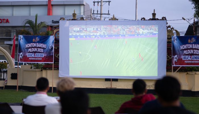 Pererat Kedekatan dengan Warga, Polres Berau Gelar Nobar Piala Dunia 2026 Lewat Program “Bola Gembira”