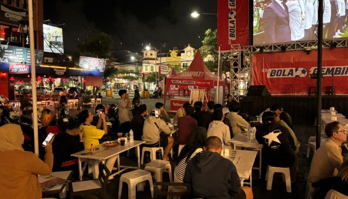 Dit Intelkam Polda Kaltim Nobar Piala Dunia 2026 Bersama Warga dan Komunitas Ojol, Perkuat Kebersamaan Jaga Kamtibmas