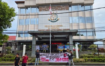 Hari Bhakti Adhyaksa, Massa Minta Kejaksaan Tuntaskan Kasus Eks Jampidsus