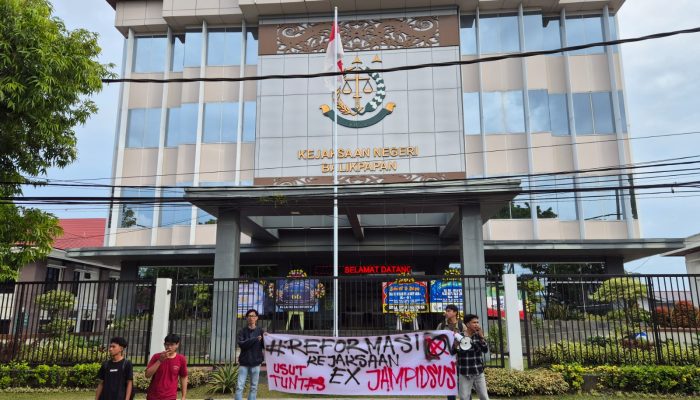 Hari Bhakti Adhyaksa, Massa Minta Kejaksaan Tuntaskan Kasus Eks Jampidsus