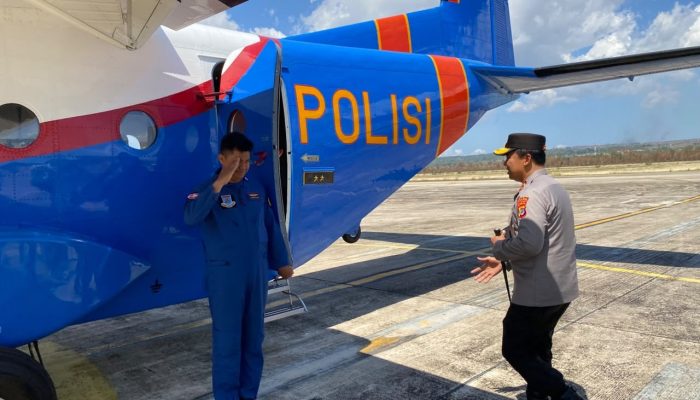 Polri Bergerak Berlapis Hadapi Gempa NTT, Kapolda Cek Kondisi Warga di Sikka